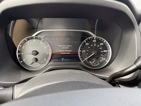 Used 2022 Nissan Titan SV RWD image 16