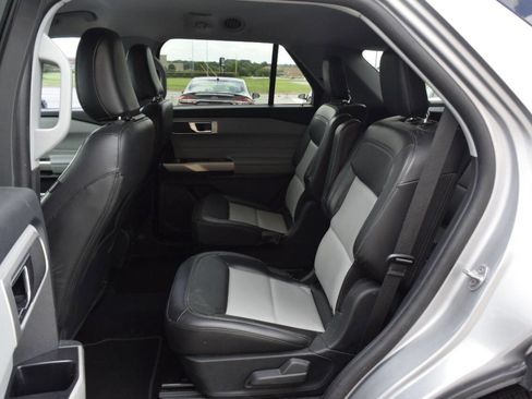 Used 2022 Ford Explorer XLT w/ Equipment Group 202A image 31