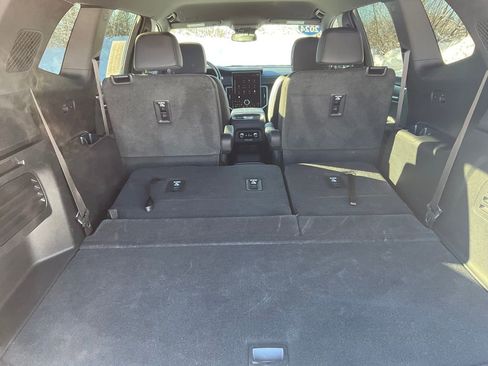 Used 2024 GMC Acadia Elevation image 29