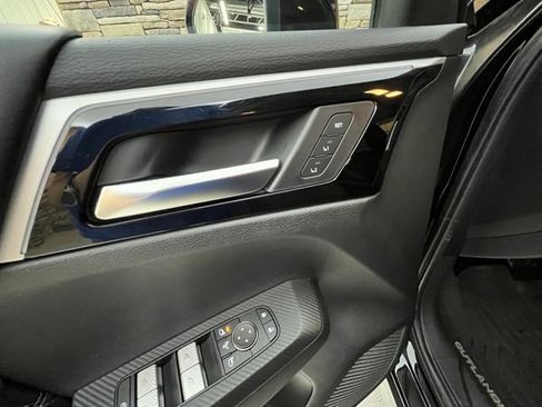 Used 2022 Mitsubishi Outlander SEL AWD/4WD image 32