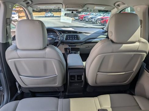 Used 2023 Cadillac XT4 Luxury FWD image 18