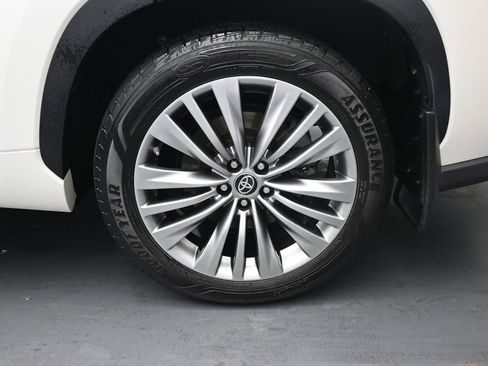 Used 2021 Toyota Highlander Platinum image 13