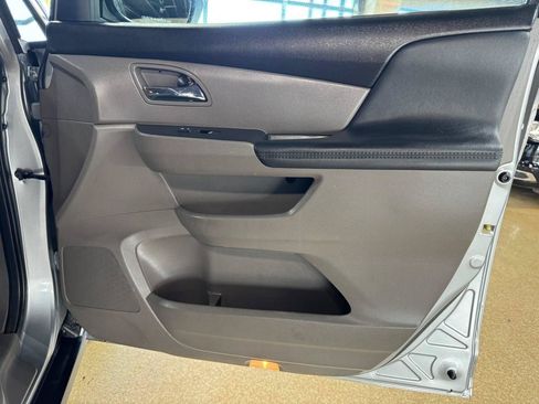 Used 2016 Honda Odyssey EX image 10