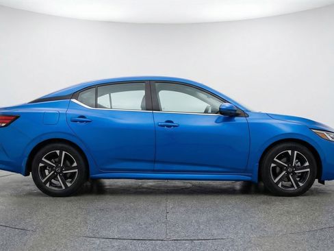 Used 2025 Nissan Sentra SV FWD image 11