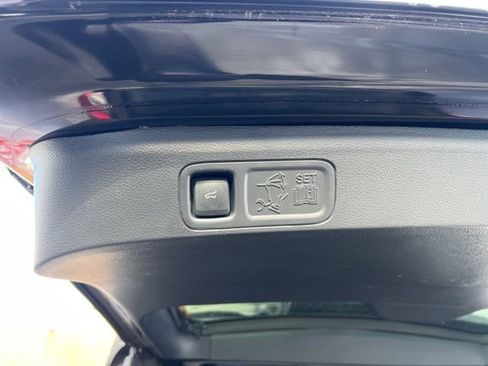 Used 2023 Ford Expedition Limited AWD/4WD image 16