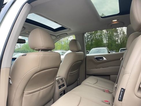 Used 2020 Nissan Pathfinder Platinum AWD/4WD image 7