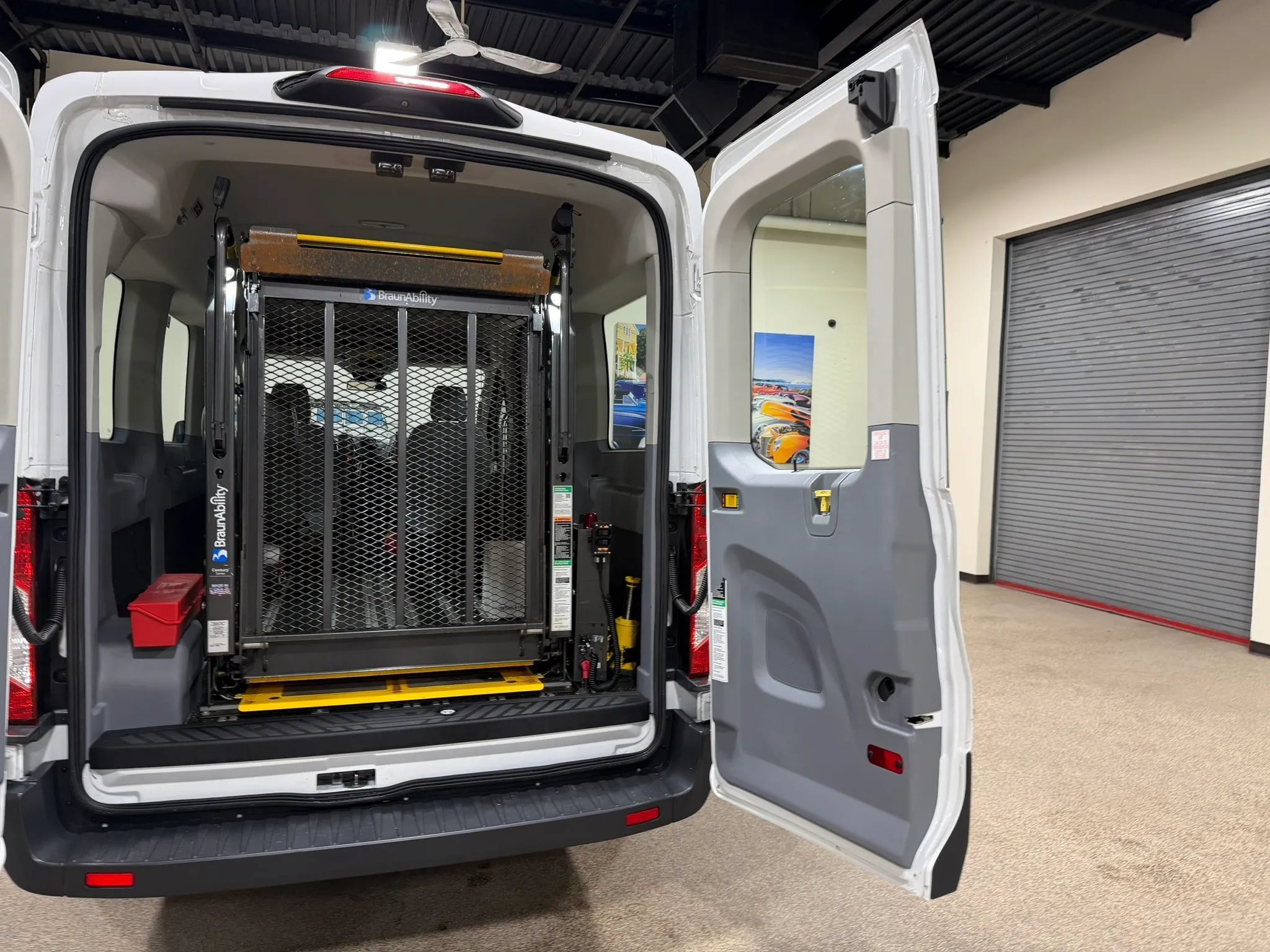 Used 2018 Ford Transit 150 XL RWD image 44