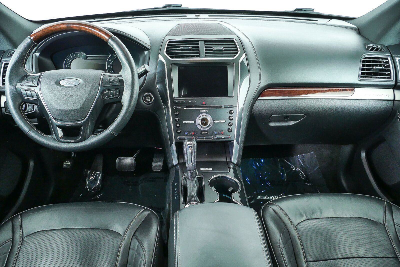 Used 2018 Ford Explorer Platinum AWD/4WD image 3
