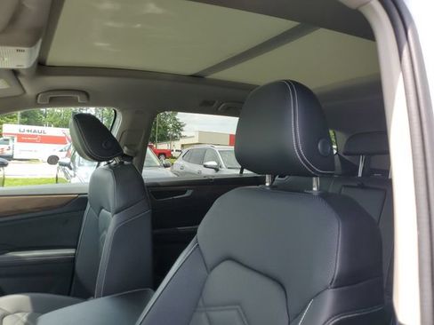 Certified 2024 Volkswagen Atlas SE w/ Panoramic Sunroof Package FWD image 16