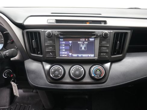 Used 2016 Toyota RAV4 LE FWD image 16