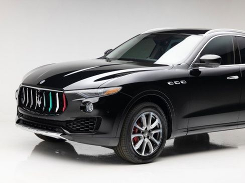 Used 2017 Maserati Levante S image 33