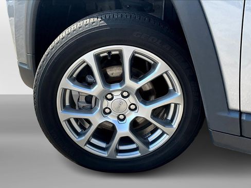 Used 2022 Jeep Compass Latitude image 9