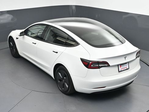 Used 2023 Tesla Model 3 Standard Range image 33