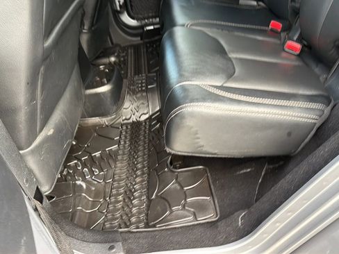 Used 2016 Jeep Wrangler Unlimited Rubicon image 36