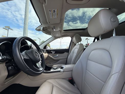 Used 2018 Mercedes-Benz GLC 300 w/ Premium Package image 31
