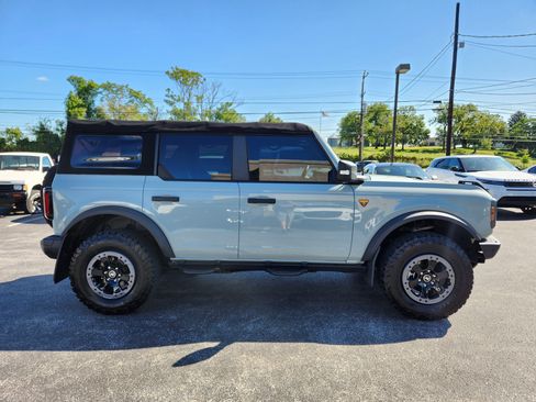 Used 2022 Ford Bronco Badlands image 6