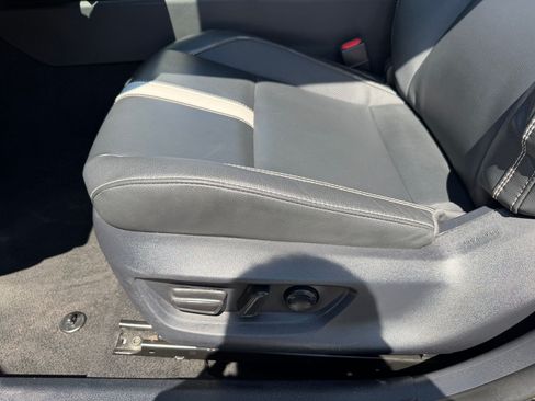 Used 2025 Toyota Camry SE FWD image 15