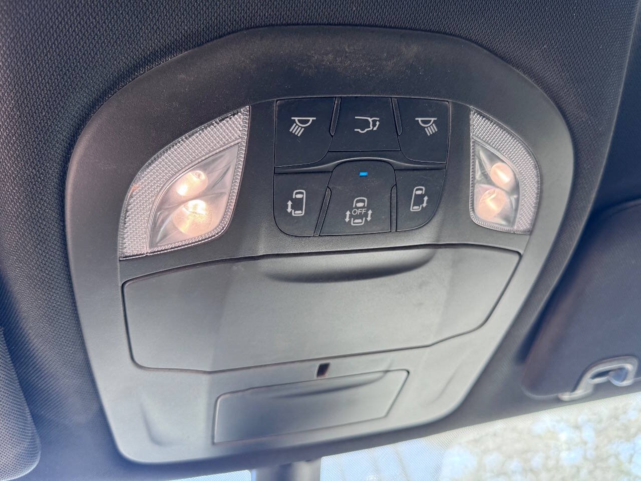 Used 2027 Chrysler Pacifica Select FWD image 26