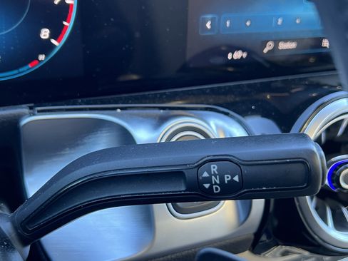 Used 2023 Mercedes-Benz GLB 250 image 26