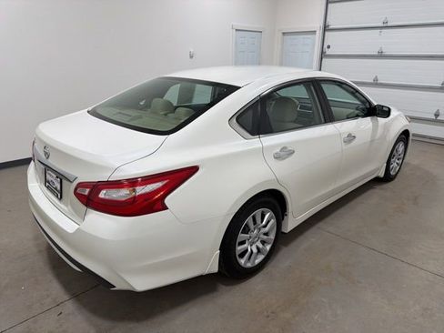 Used 2017 Nissan Altima 2.5 S w/ Power Driver Seat Package image 4