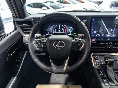 Used 2025 Lexus GX 550 AWD/4WD image 46
