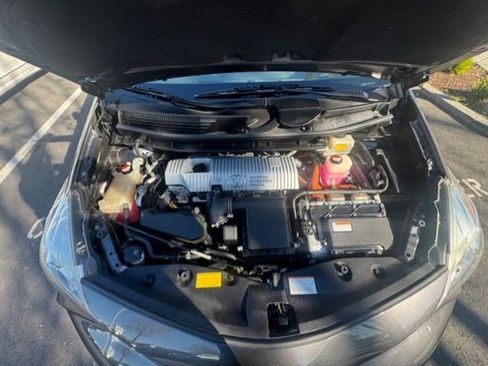 Used 2015 Toyota Prius V Three image 9