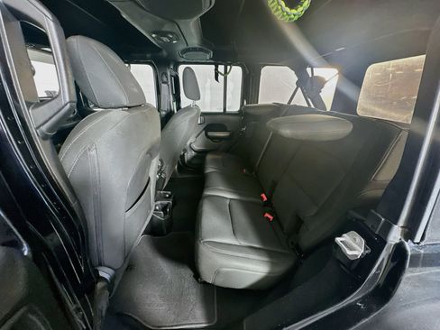 Used 2018 Jeep Wrangler Unlimited Sport S AWD/4WD image 25