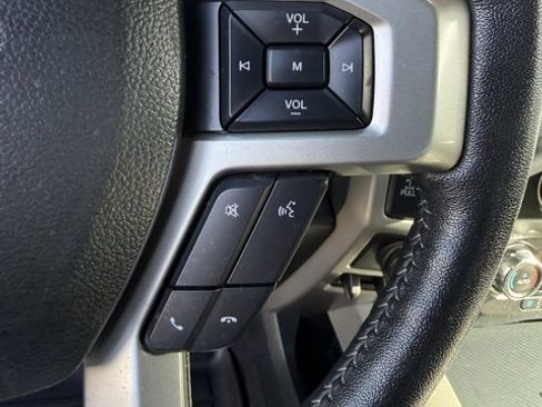 Used 2020 Ford F150 Lariat image 19