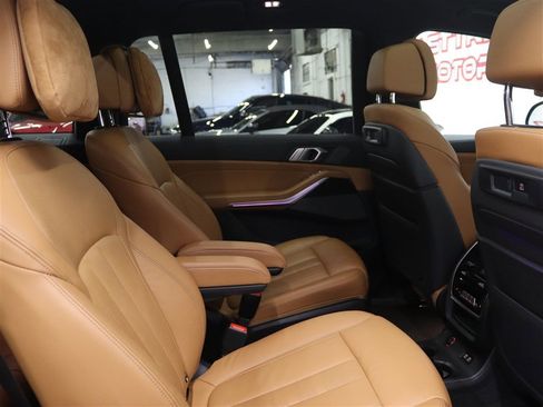 Used 2021 BMW X7 M50i image 19