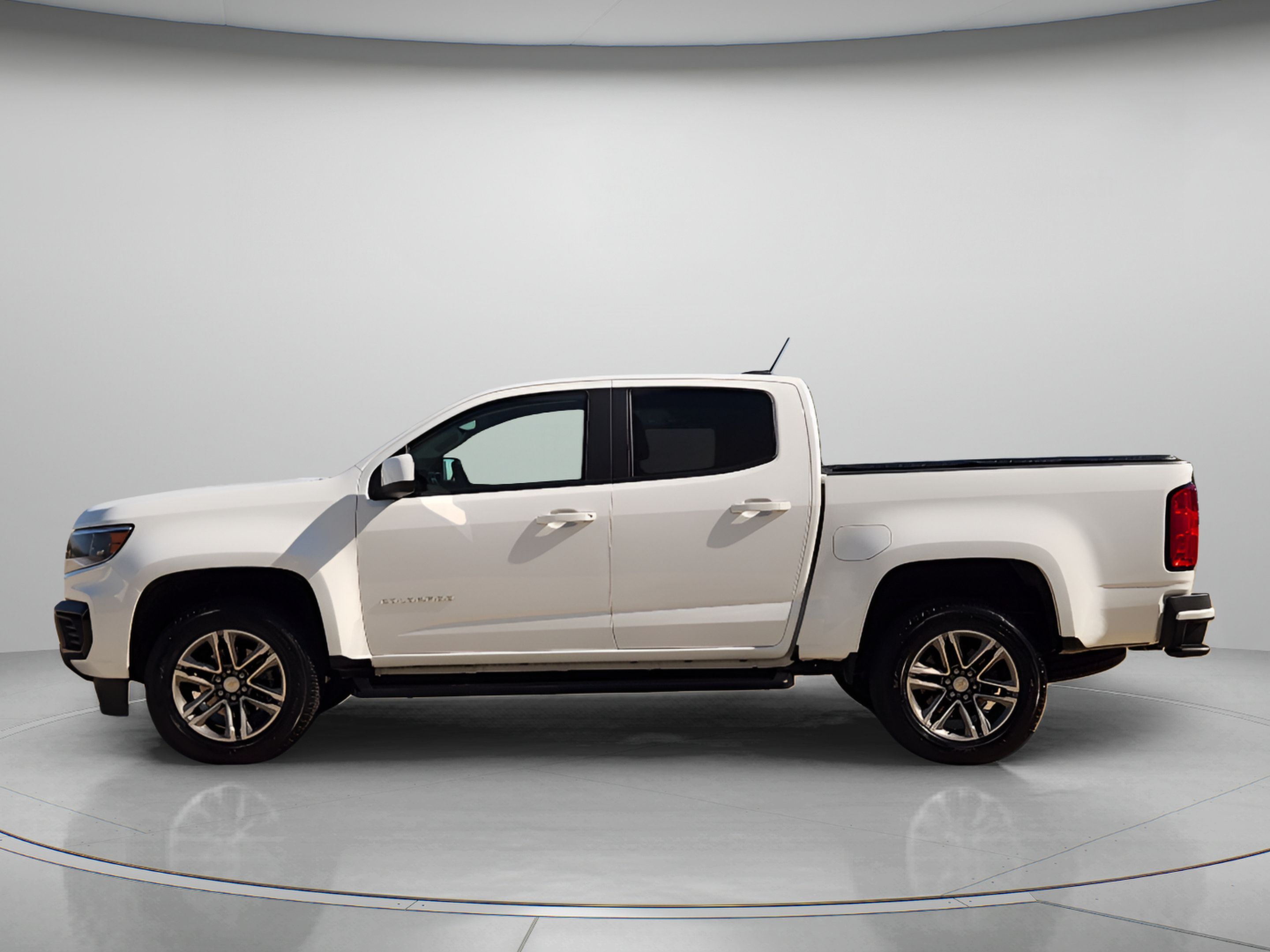 Used 2022 Chevrolet Colorado W/T w/ Custom Special Edition RWD image 2