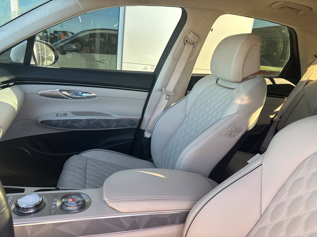 Used 2025 Genesis GV70 3.5T Sport w/ Sport Advanced Package AWD/4WD image 5