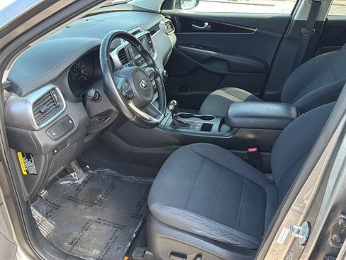 Used 2016 Kia Sorento AWD w/ LX Convenience Package image 19