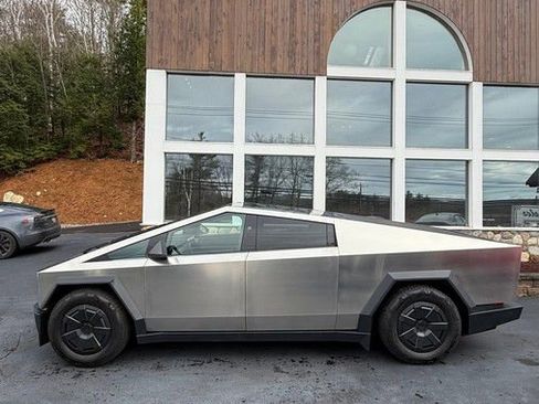 Used 2025 Tesla Cybertruck AWD Crew Cab image 50