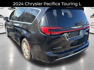 Used 2024 Chrysler Pacifica Touring-L FWD image 6
