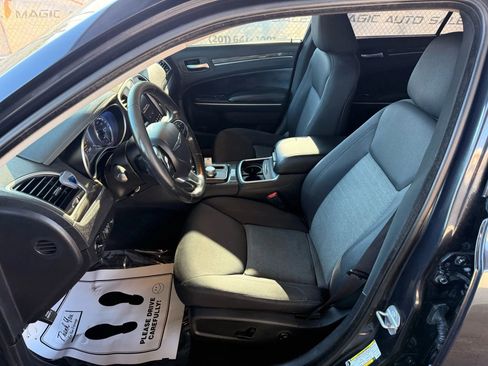 Used 2019 Chrysler 300 Touring w/ Sport Appearance Package image 15