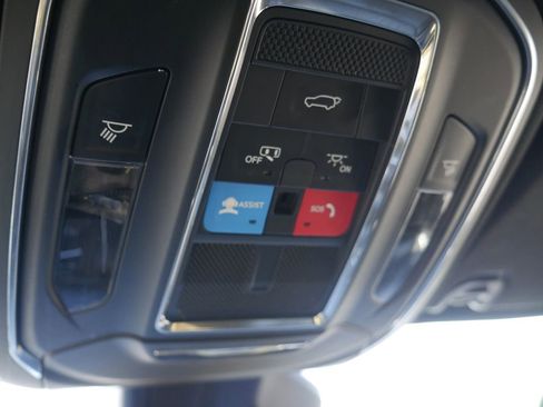 Certified 2024 Jeep Wagoneer L Series III w/ Flexible Seating Group image 39