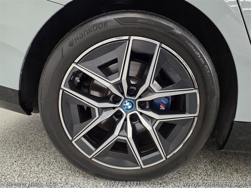 Used 2024 BMW i5 eDrive40i w/ M Sport Package RWD image 14