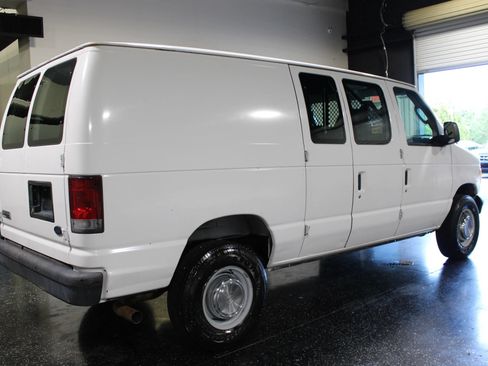 Used 2006 Ford E-350 and Econoline 350 Super Duty RWD image 3
