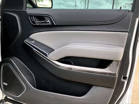 Used 2019 Chevrolet Suburban LT image 18