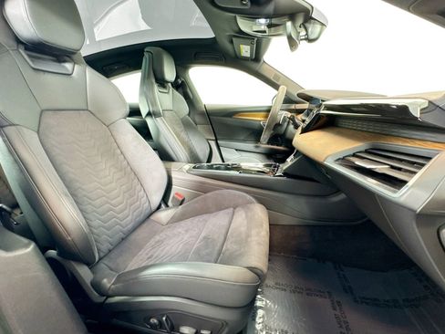 Used 2023 Audi e-tron GT Premium Plus image 25