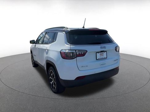 Used 2025 Jeep Compass Limited AWD/4WD image 9