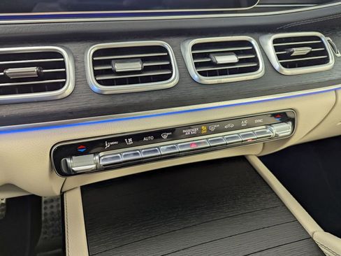 Used 2025 Mercedes-Benz GLS 450 4MATIC image 45