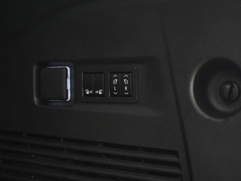 Used 2022 GMC Yukon XL Denali w/ Max Trailering Package image 11