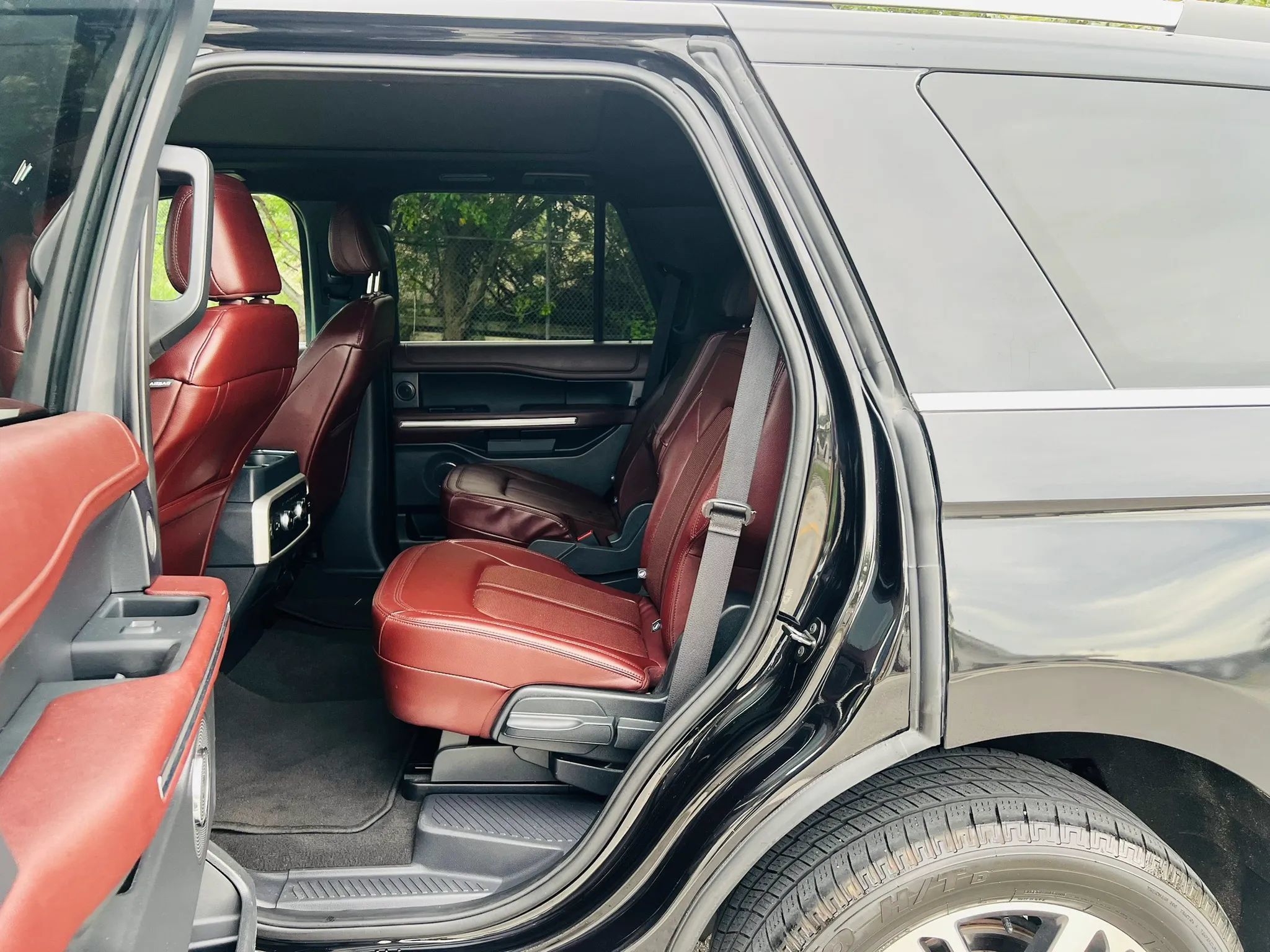 Used 2023 Ford Expedition Limited AWD/4WD image 12