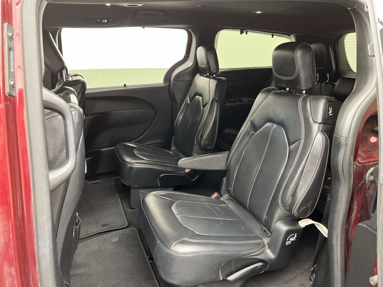 Used 2018 Chrysler Pacifica Touring-L Plus FWD image 11