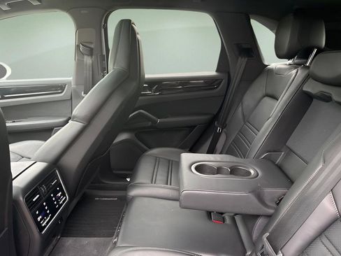 Used 2023 Porsche Cayenne Base image 31
