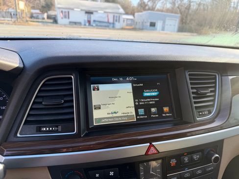 Used 2017 Genesis G80 3.8 image 27