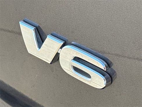 Used 2018 Toyota Tacoma TRD Sport w/ Technology Package image 10