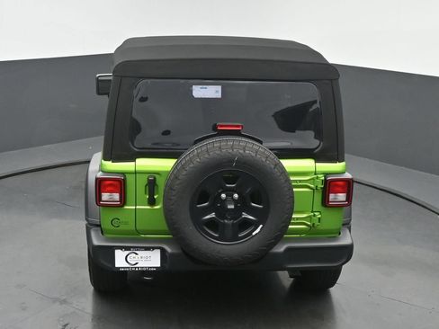 Used 2025 Jeep Wrangler Sport AWD/4WD image 39