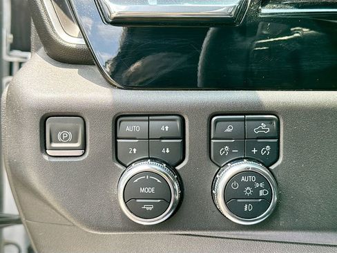 Used 2024 GMC Sierra 1500 SLT AWD/4WD image 14